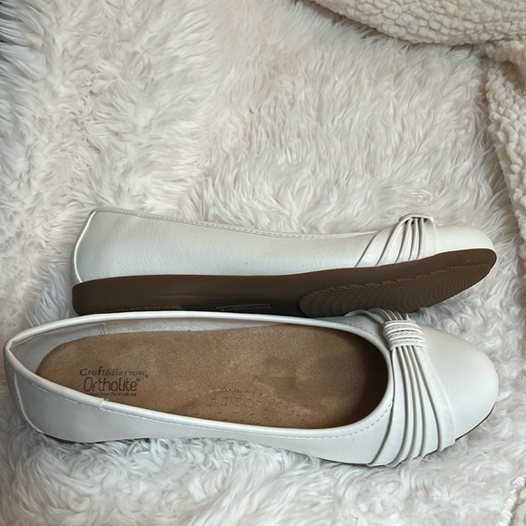 Croft and Borrow Ortholite women’s white flat size 8.5. NWOT - Picture 3 of 6